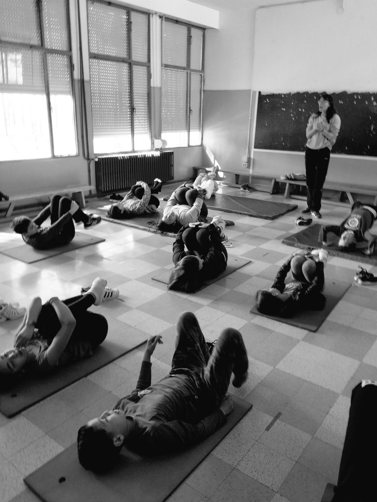 Formación en monitoras/es de yoga (CEIP «Domingo Miral», de Zaragoza)