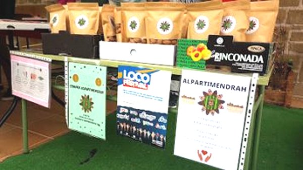 Venta de almendras en el CEIP «Ramón y Cajal», de Alpartir (Zaragoza) Venta de almendras en el CEIP «Ramón y Cajal», de Alpartir (Zaragoza)