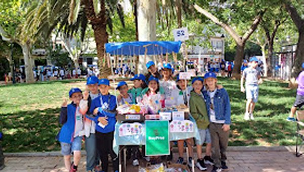 El CRA «L’Alifara», de La Fresneda, comparte su experiencia en el mercado de cooperativas de Zaragoza