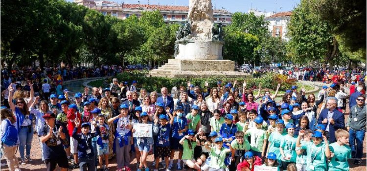 2.400 niños y niñas emprendedores llenan la Plaza de los Sitios de Zaragoza con el programa «Aprendiendo a emprender»