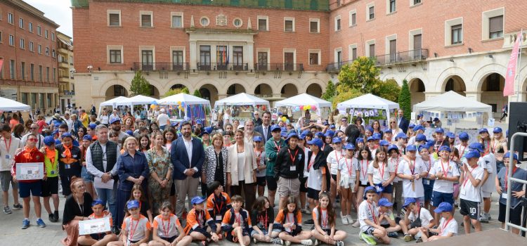 «Aprendiendo a emprender» celebra su XV edición con los mercados de cooperativas escolares en Huesca, Teruel y Zaragoza «Aprendiendo a emprender» celebra su XV edición con los mercados de cooperativas escolares en Huesca, Teruel y Zaragoza